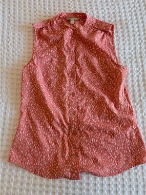 Banana Republic Coral Sleeveless Button-Down Blouse with White Dash Print